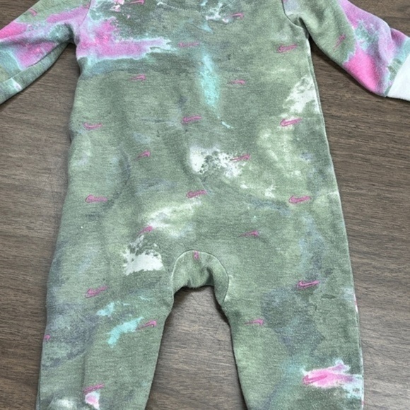 Nike green and pink tye dye zip up sleeper bodysuit footie pajamas size 6 months - Picture 3 of 5